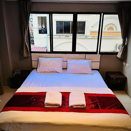 Vibe Inn Walking Street Pattaya